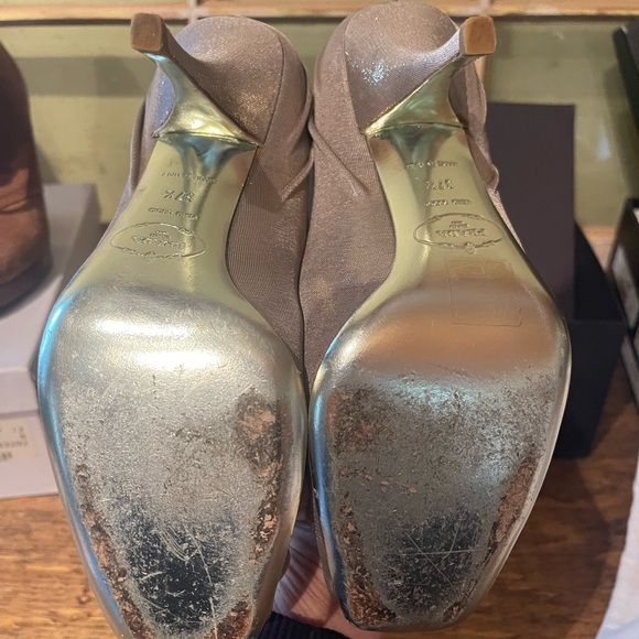 Prada Gold stiletto - Picture 3 of 3